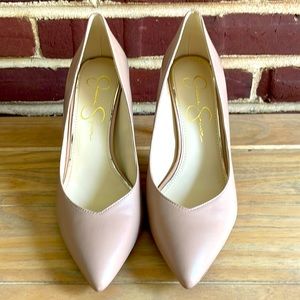 Nude Jessica Simpson pumps